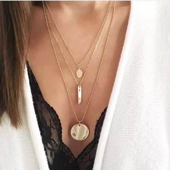 Jewelry - ⚜️[𝟯/$𝟮𝟴]⚜️3 Layered Gold Geometric Choker NEW